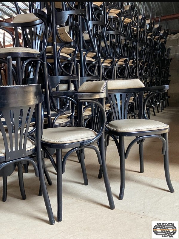 Chaises "bistrot champenois"  lot de 74 pièces occasion  nous consulter